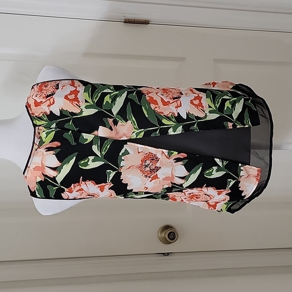 H&M Size 6 Black w/ Pink Floral Pattern Sleeveless Blouse Criss Cross Split Back - Picture 4 of 11